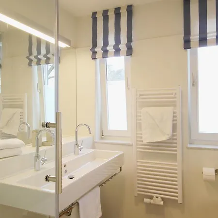 Min Huesung By Rujana *