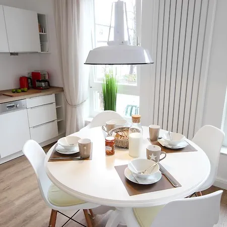 Min Huesung By Rujana *