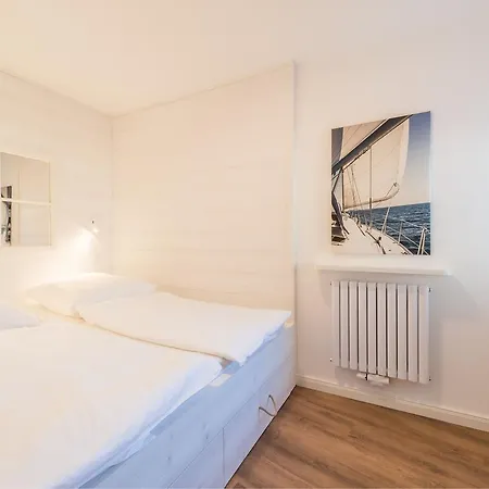 Min Huesung By Rujana