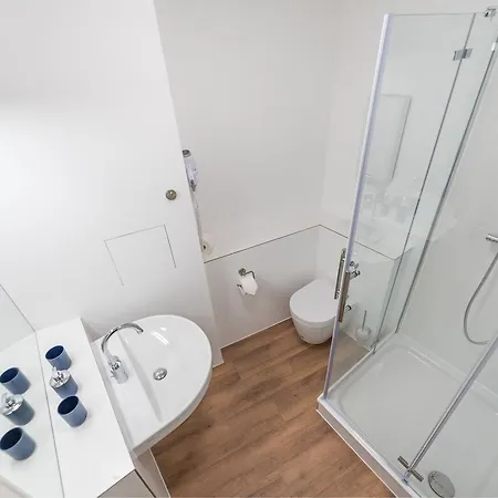 Min Huesung By Rujana Apartman