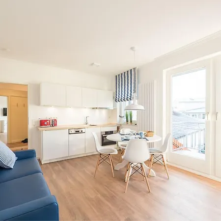 Min Huesung By Rujana Apartman