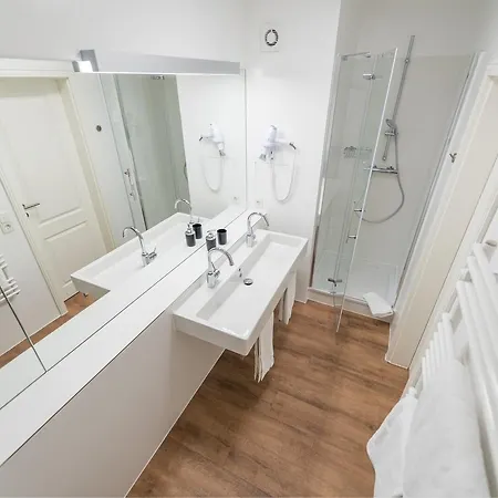 Min Huesung By Rujana Apartment