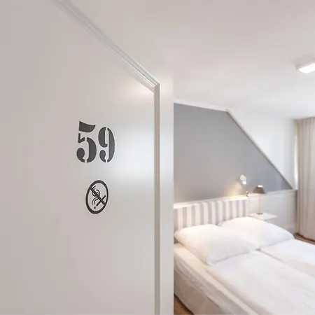 Min Huesung By Rujana *