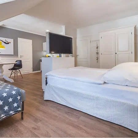 Min Huesung By Rujana * Binz